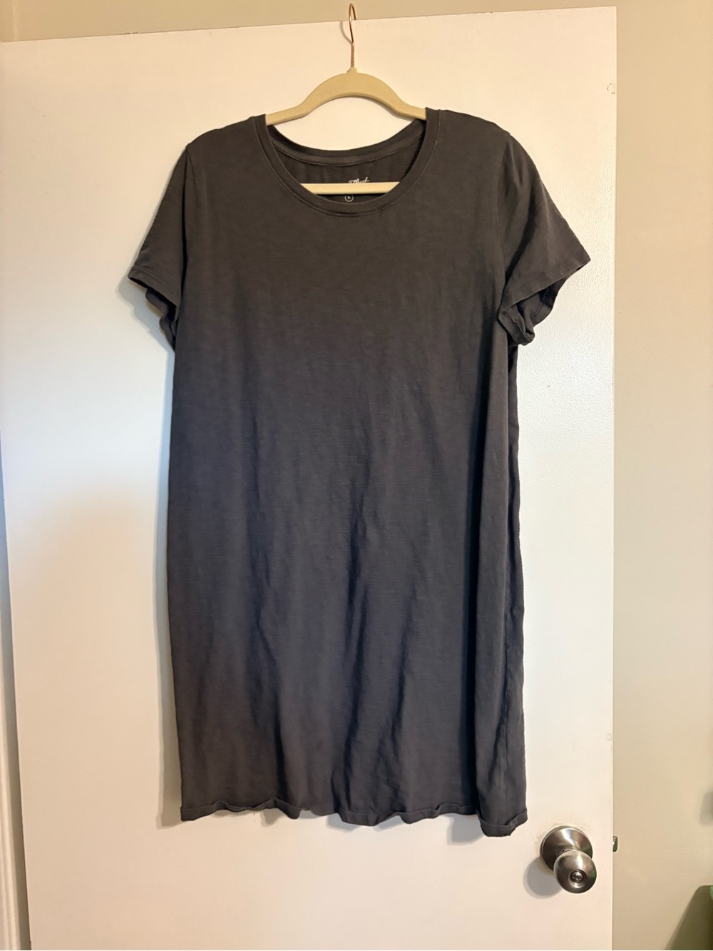Universal Thread Charcoal Short Sleeve Crewneck Tunic